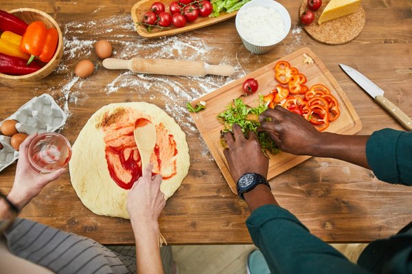 Préparation d'une pizza : Quels sont les accessoires essentiels ?